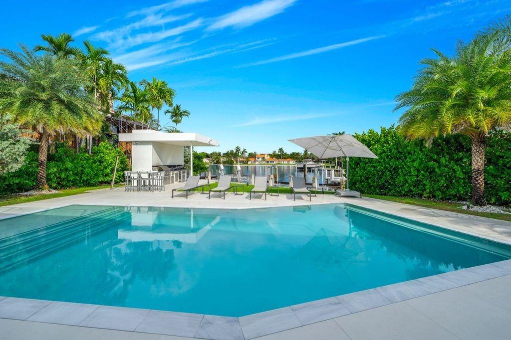 19 Gatehouse Rd Sea Ranch Lakes, FL 33308