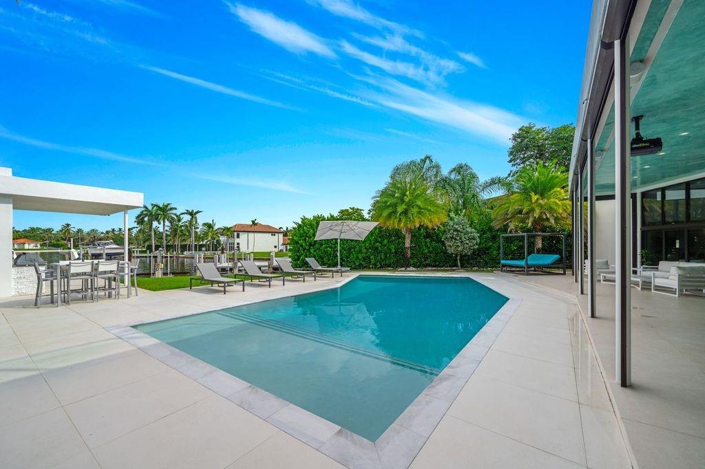 19 Gatehouse Rd Sea Ranch Lakes, FL 33308