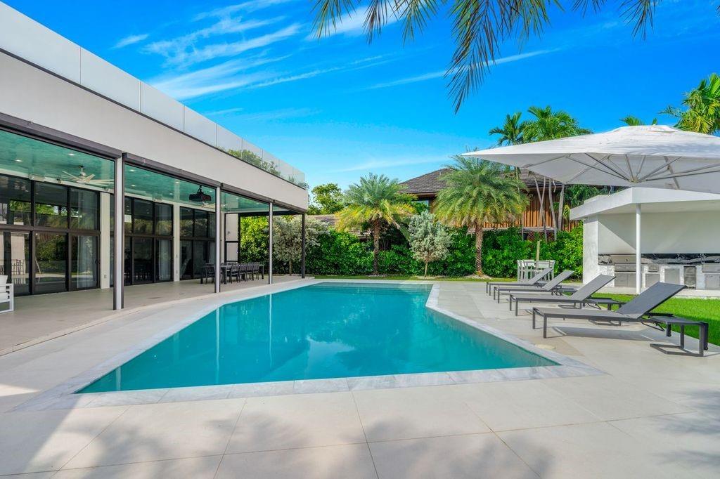 19 Gatehouse Rd Sea Ranch Lakes, FL 33308