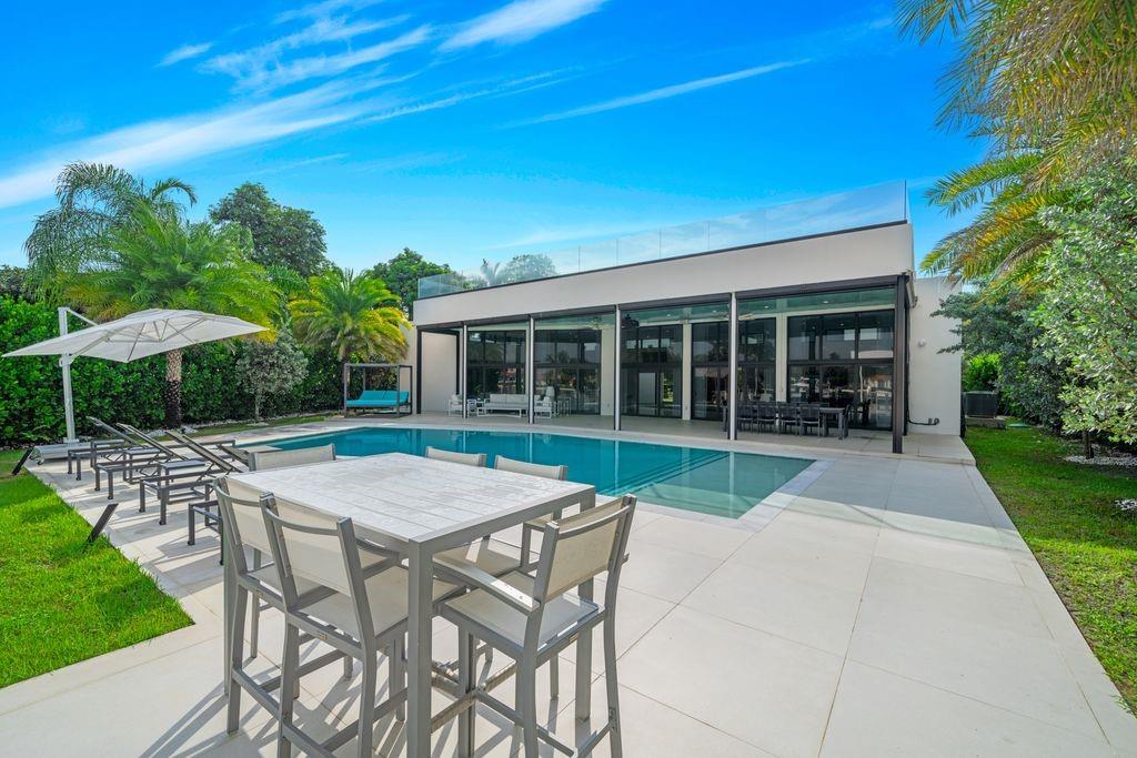 19 Gatehouse Rd Sea Ranch Lakes, FL 33308