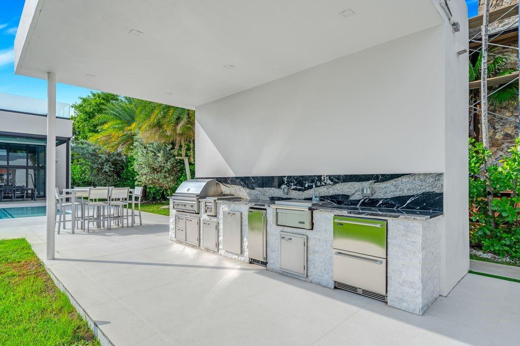 19 Gatehouse Rd Sea Ranch Lakes, FL 33308