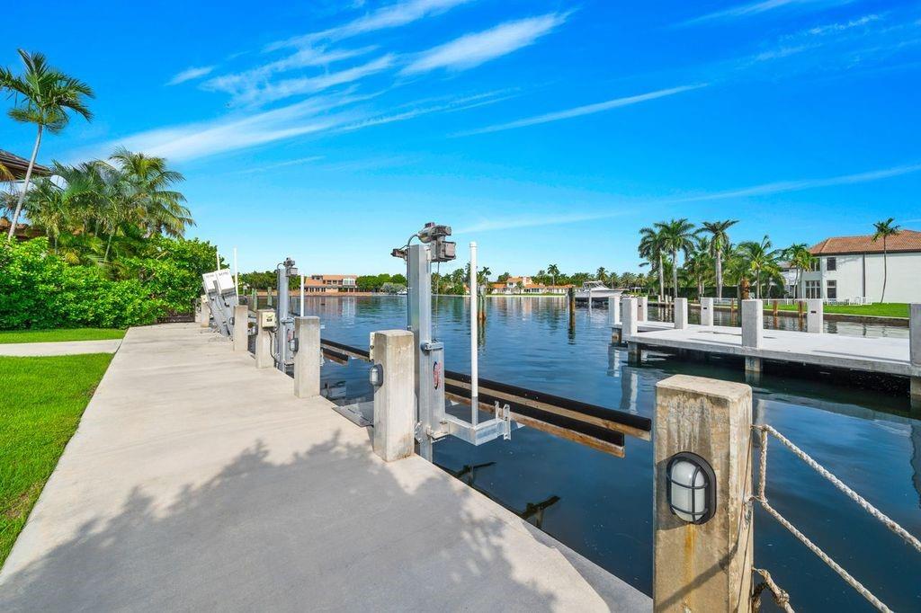 19 Gatehouse Rd Sea Ranch Lakes, FL 33308