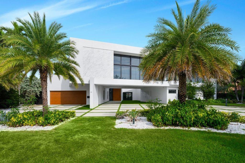 19 Gatehouse Rd Sea Ranch Lakes, FL 33308