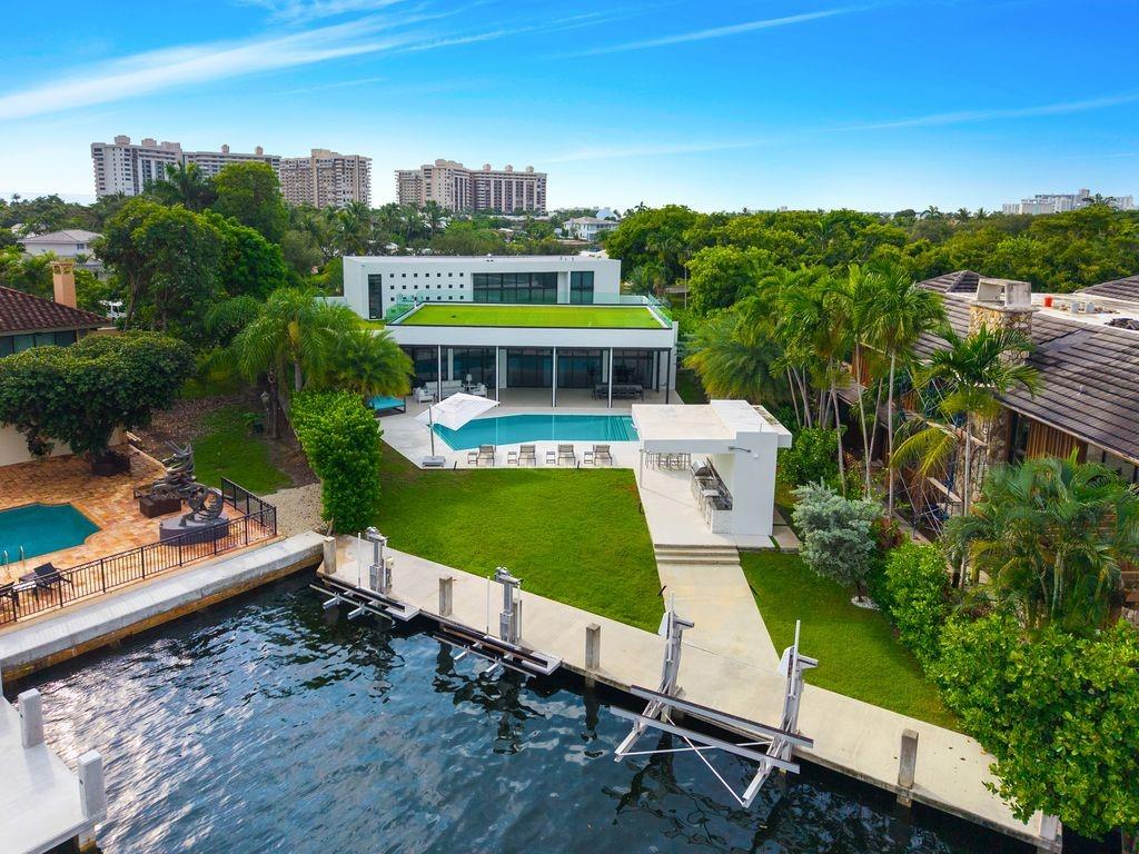 19 Gatehouse Rd Sea Ranch Lakes, FL 33308