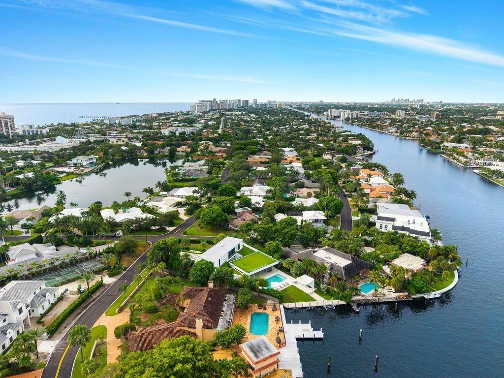 19 Gatehouse Rd Sea Ranch Lakes, FL 33308