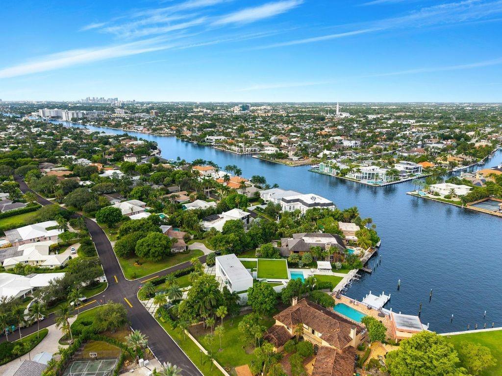 19 Gatehouse Rd Sea Ranch Lakes, FL 33308