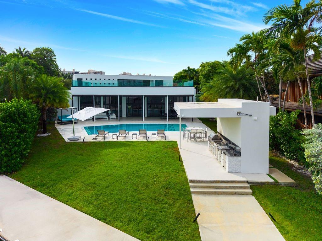 19 Gatehouse Rd Sea Ranch Lakes, FL 33308