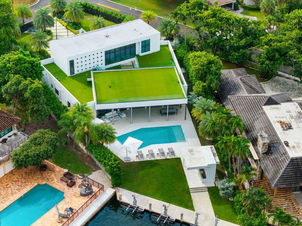 19 Gatehouse Rd Sea Ranch Lakes, FL 33308