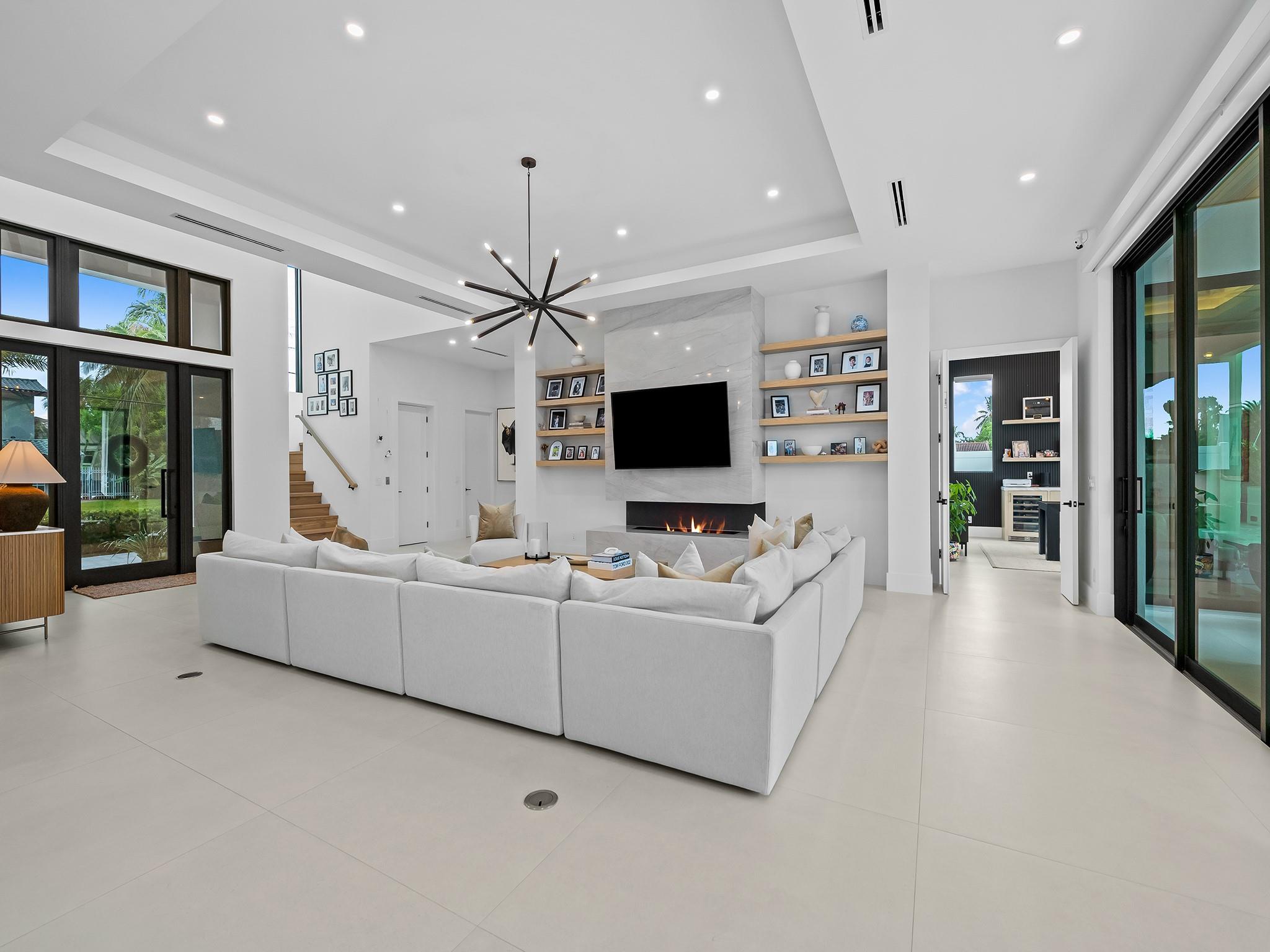 2420 NE 48th St Lighthouse Point, FL 33064