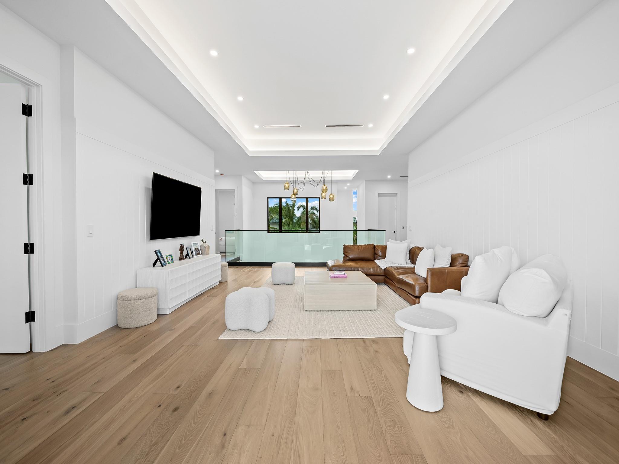 2420 NE 48th St Lighthouse Point, FL 33064