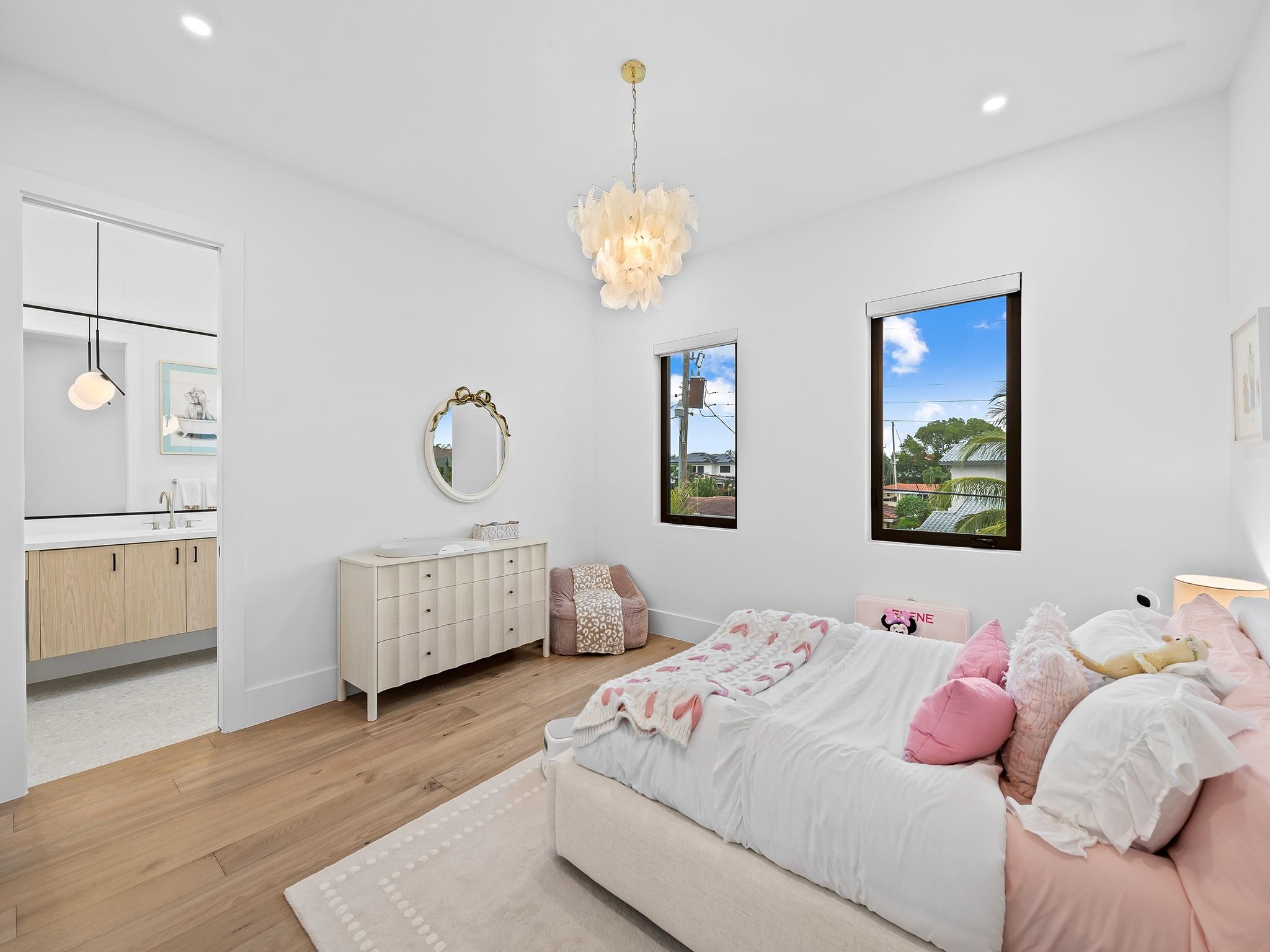 2420 NE 48th St Lighthouse Point, FL 33064