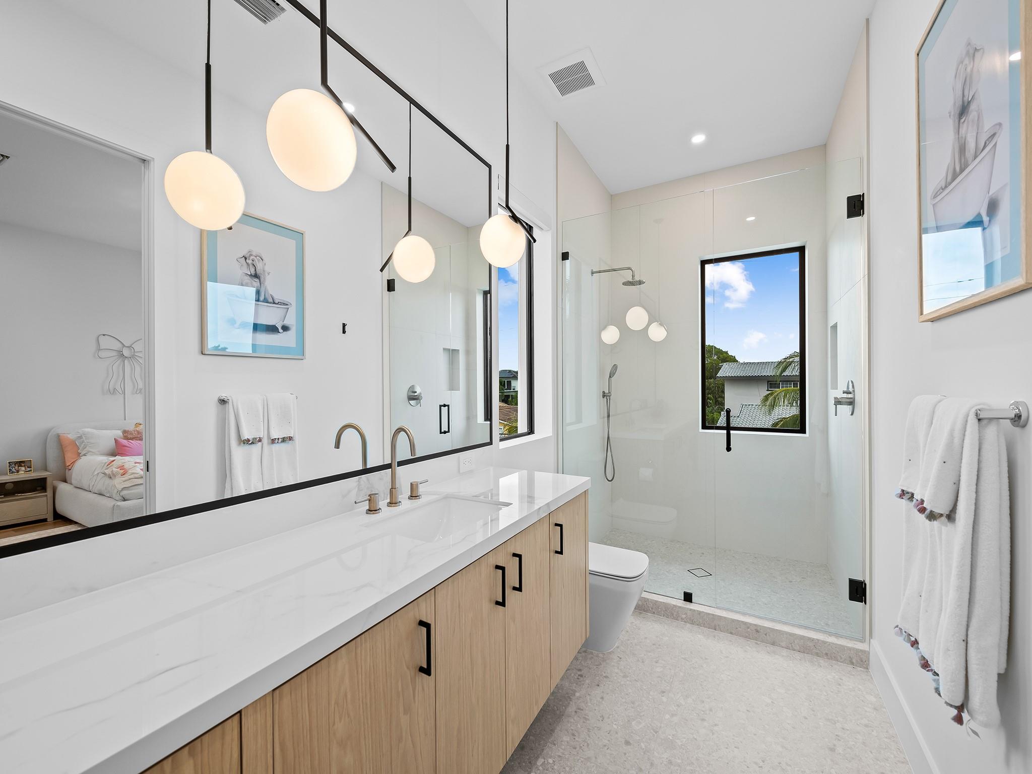 2420 NE 48th St Lighthouse Point, FL 33064