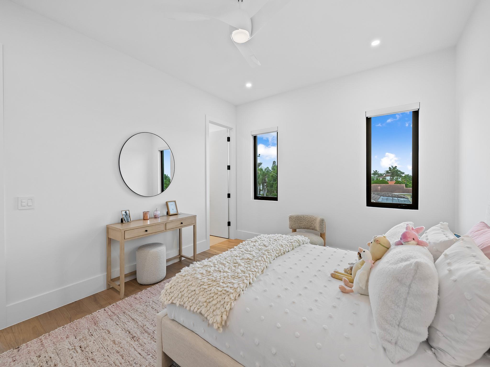 2420 NE 48th St Lighthouse Point, FL 33064