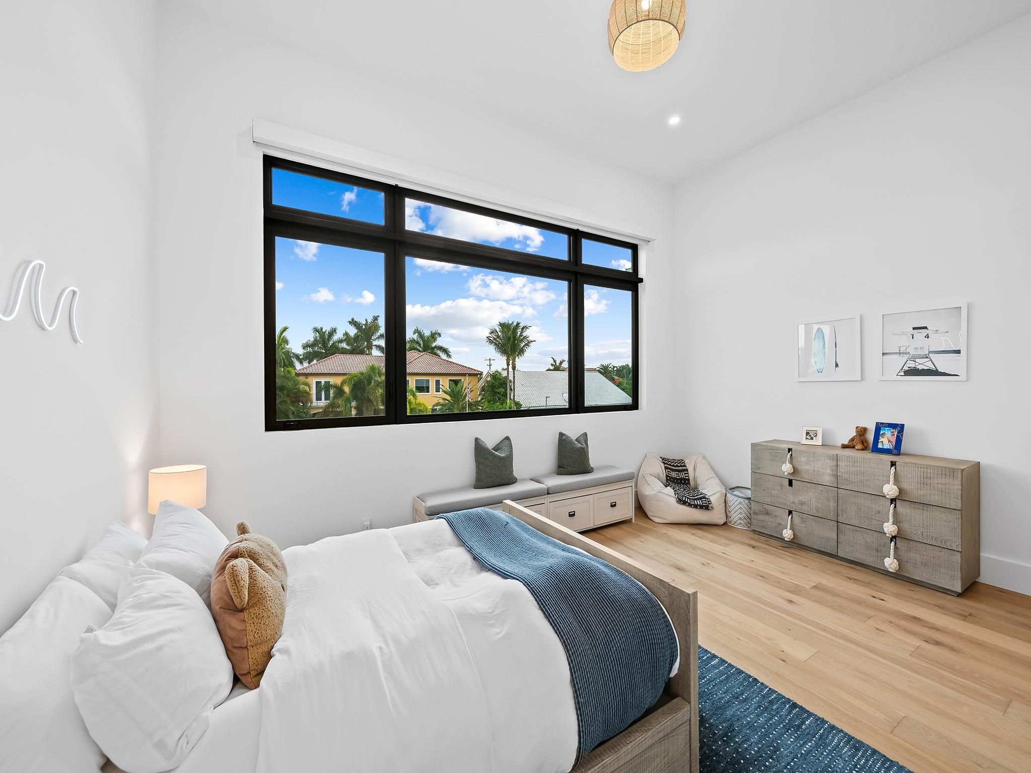 2420 NE 48th St Lighthouse Point, FL 33064