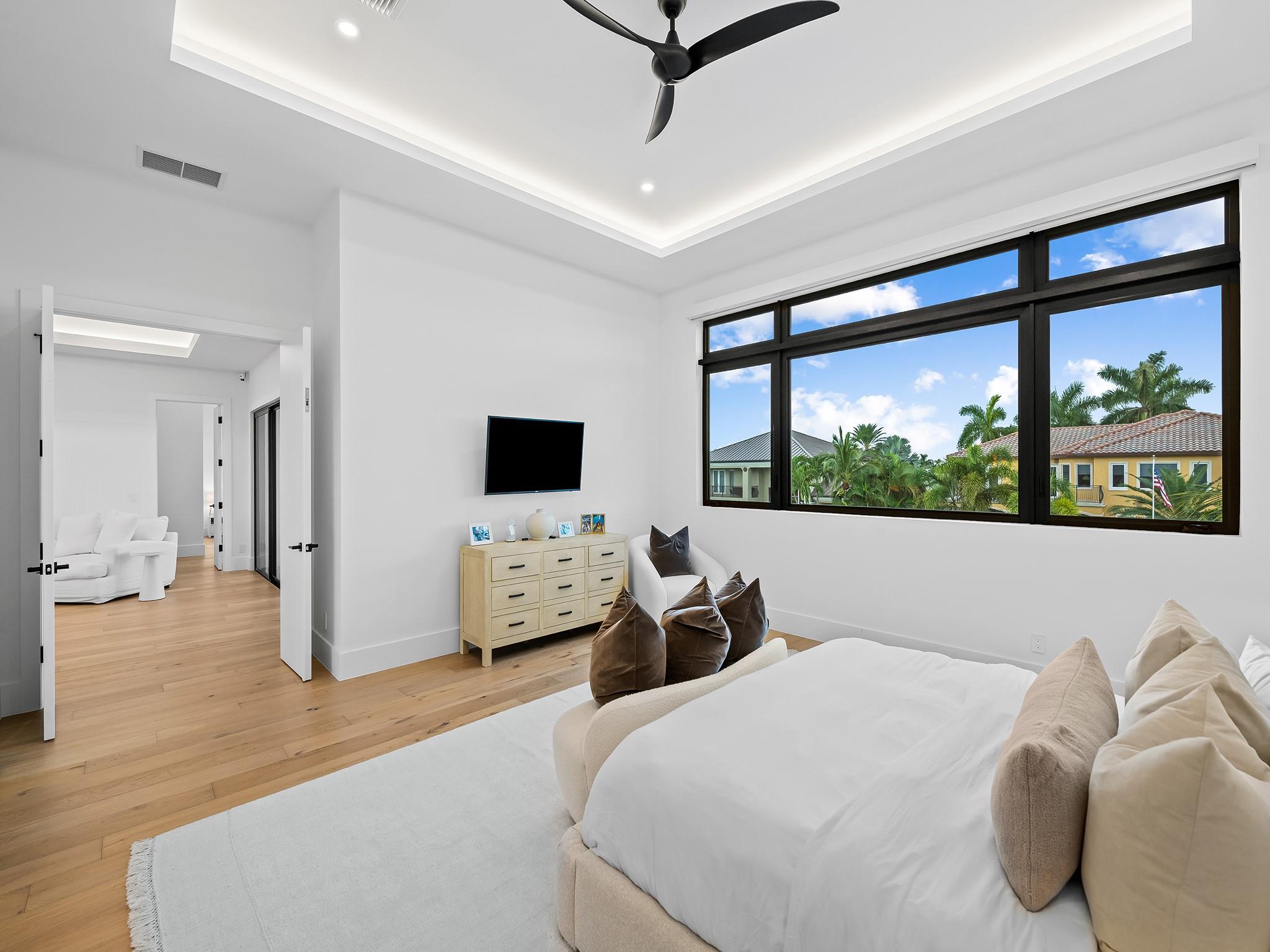 2420 NE 48th St Lighthouse Point, FL 33064