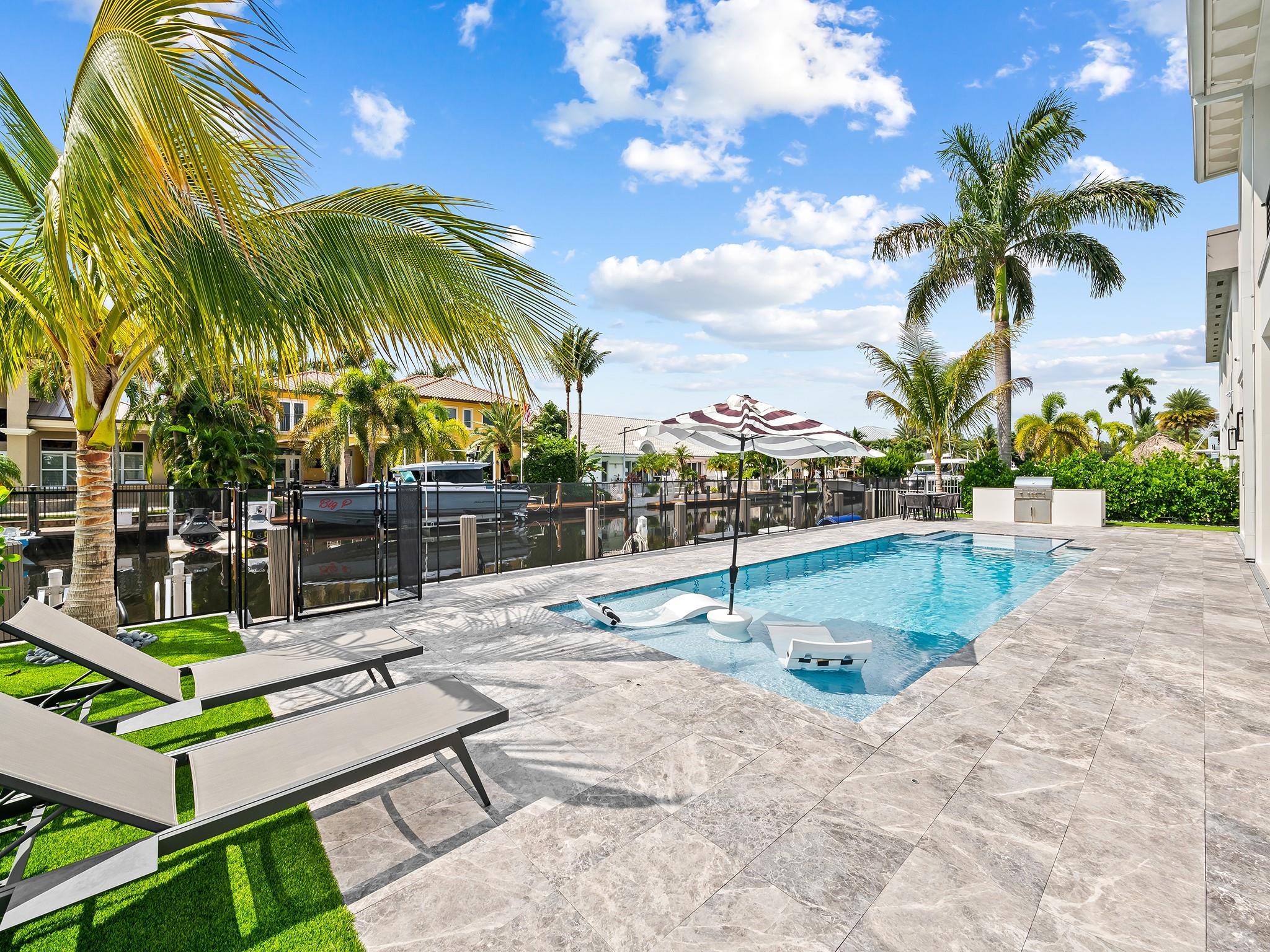 2420 NE 48th St Lighthouse Point, FL 33064