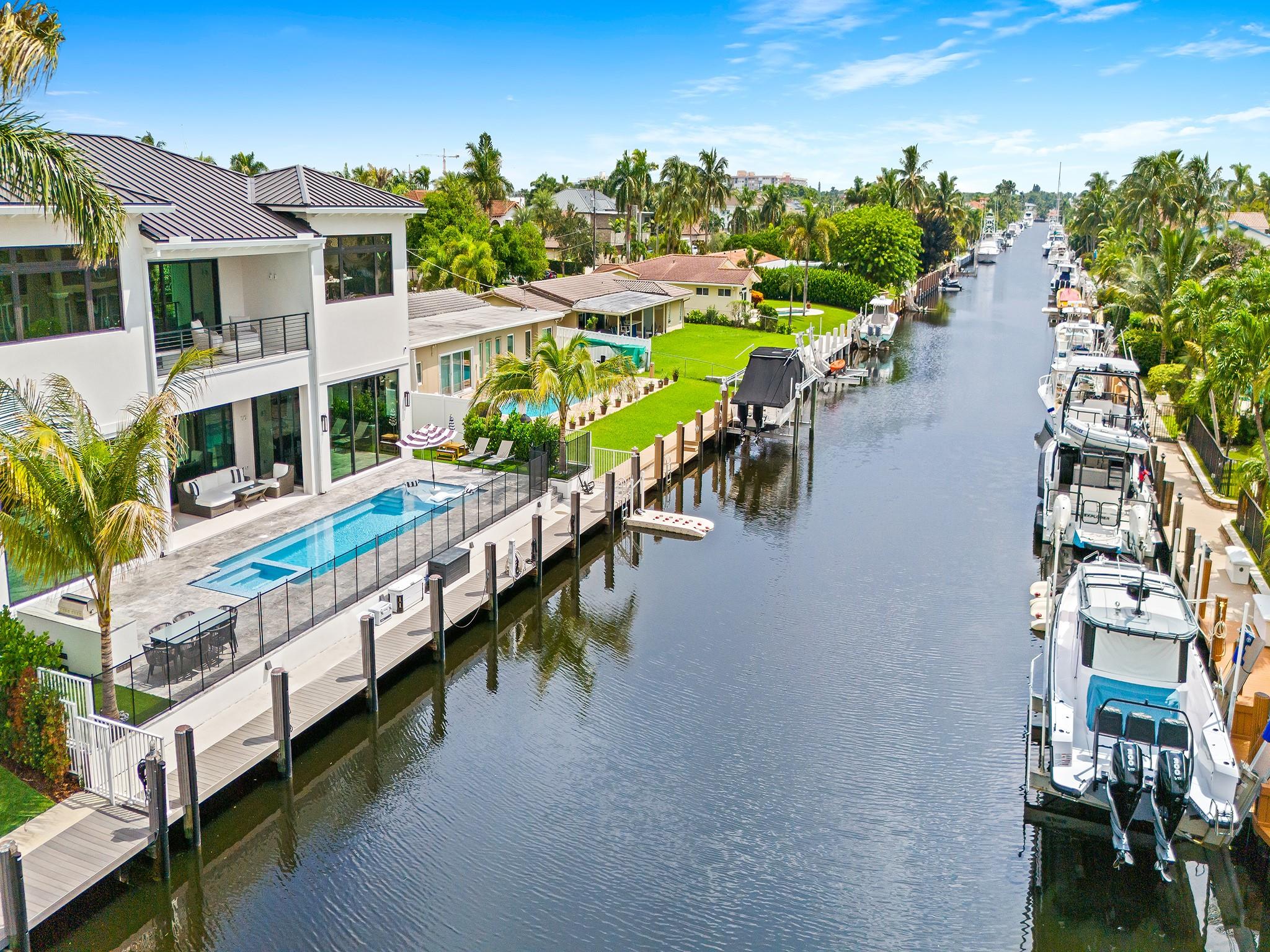 2420 NE 48th St Lighthouse Point, FL 33064