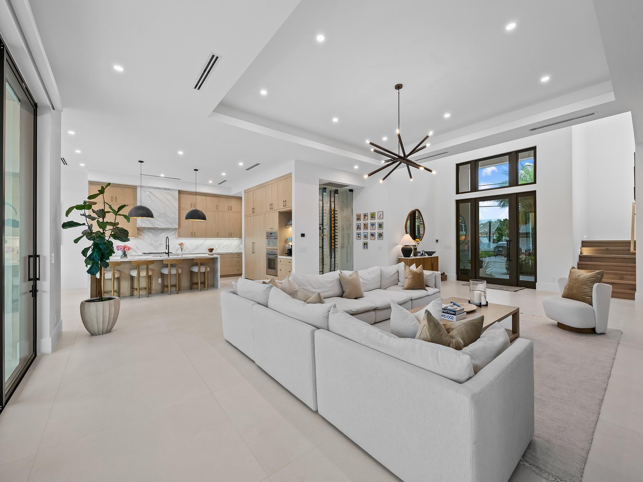 2420 NE 48th St Lighthouse Point, FL 33064