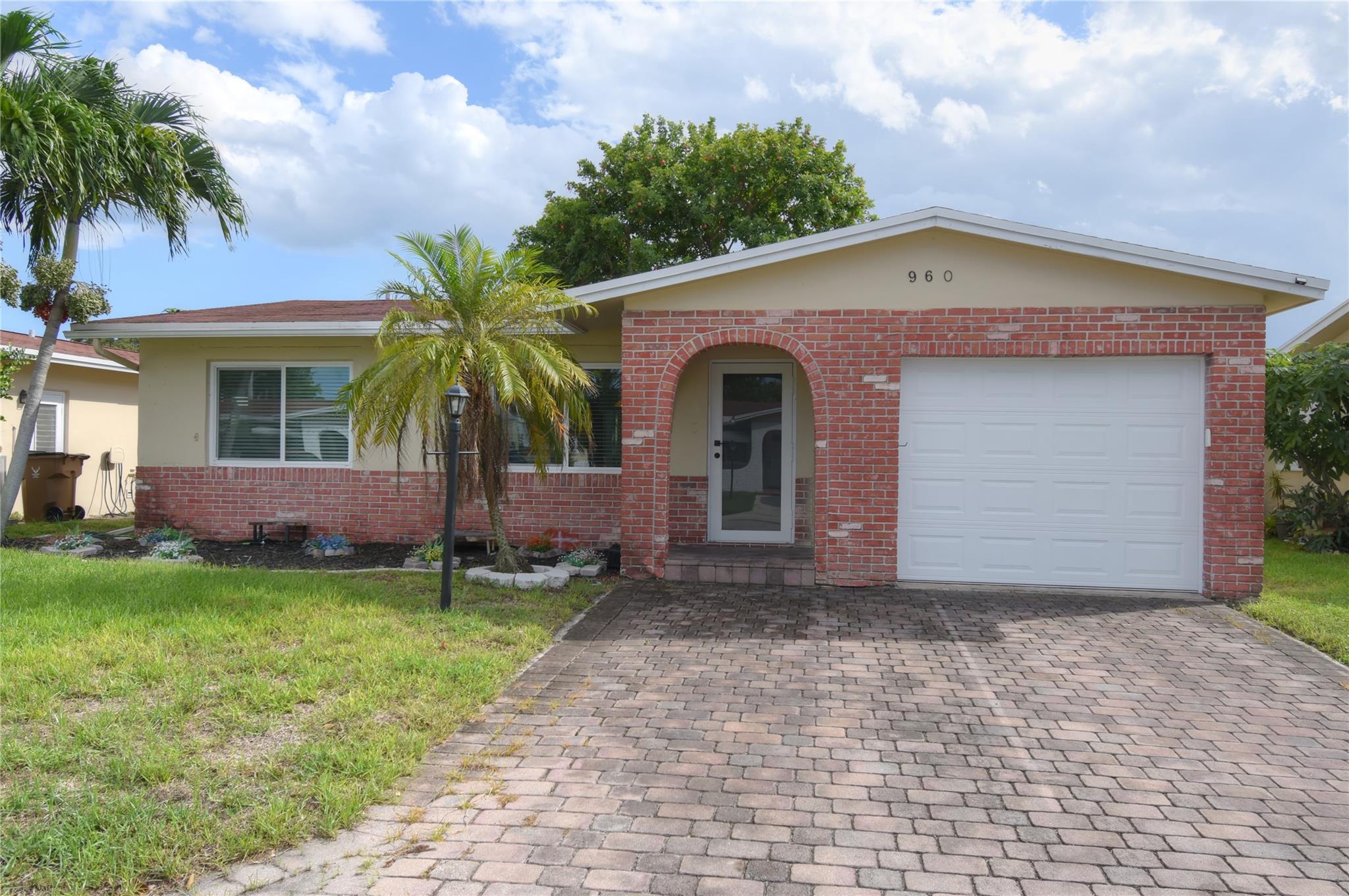 960 NW 49th St
