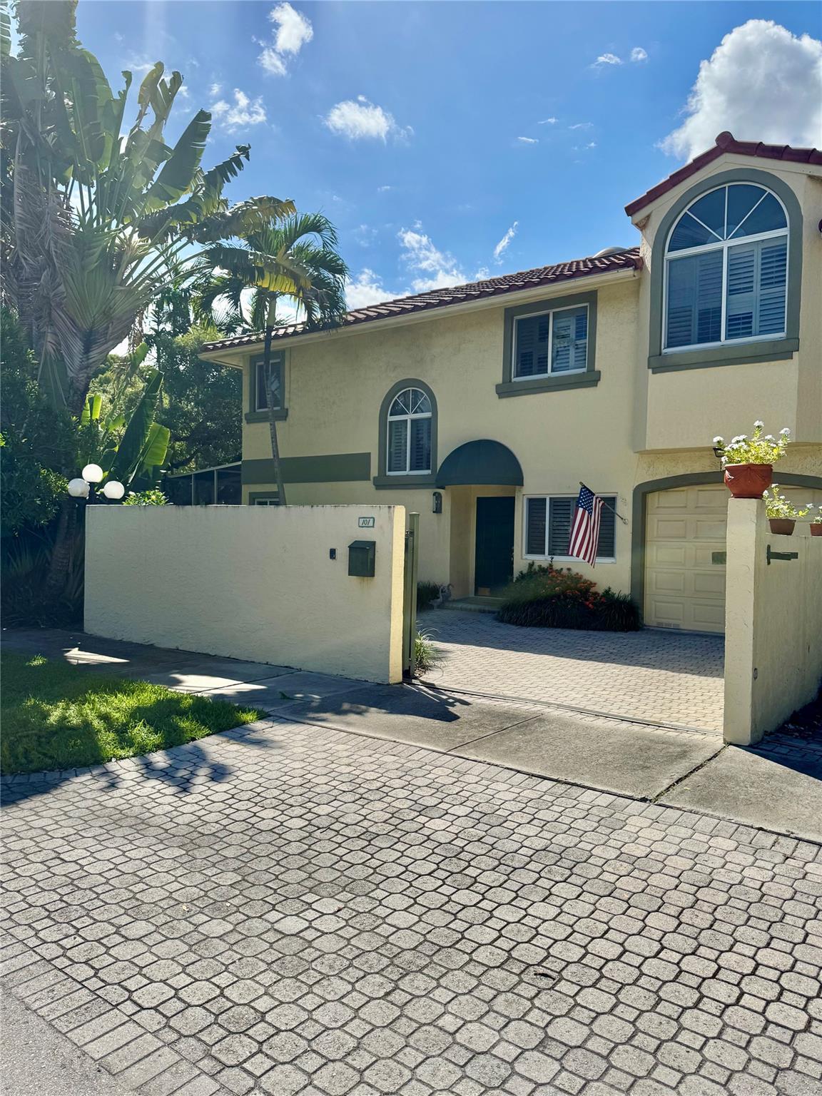 101 NE 14th Ave #101