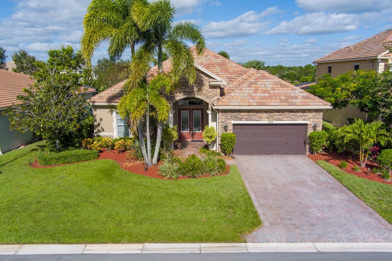 912 SW Sun Cir