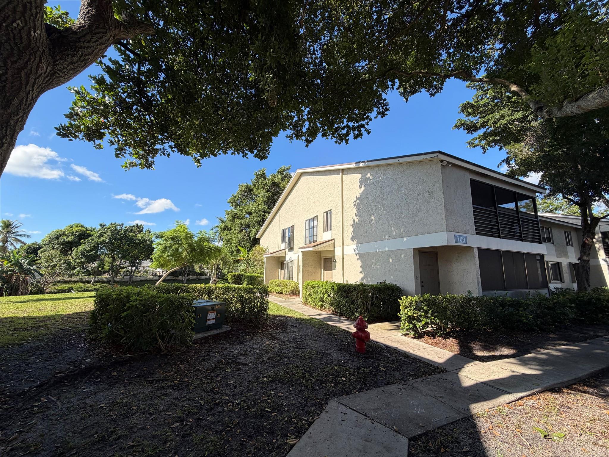 709 Gardens Dr #102