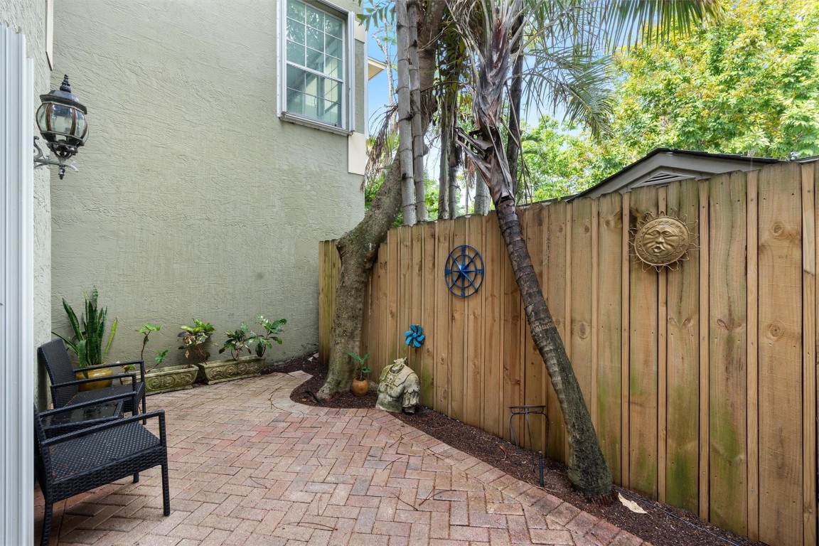 1215 Tequesta Fort Lauderdale, FL 33312