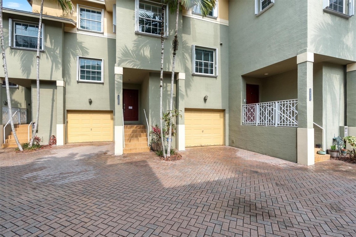 1215 Tequesta Fort Lauderdale, FL 33312