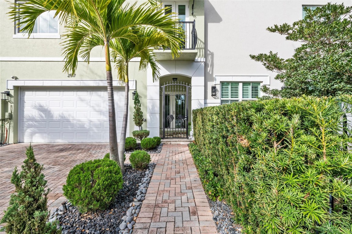 2517 NE 18th Fort Lauderdale, FL 33305