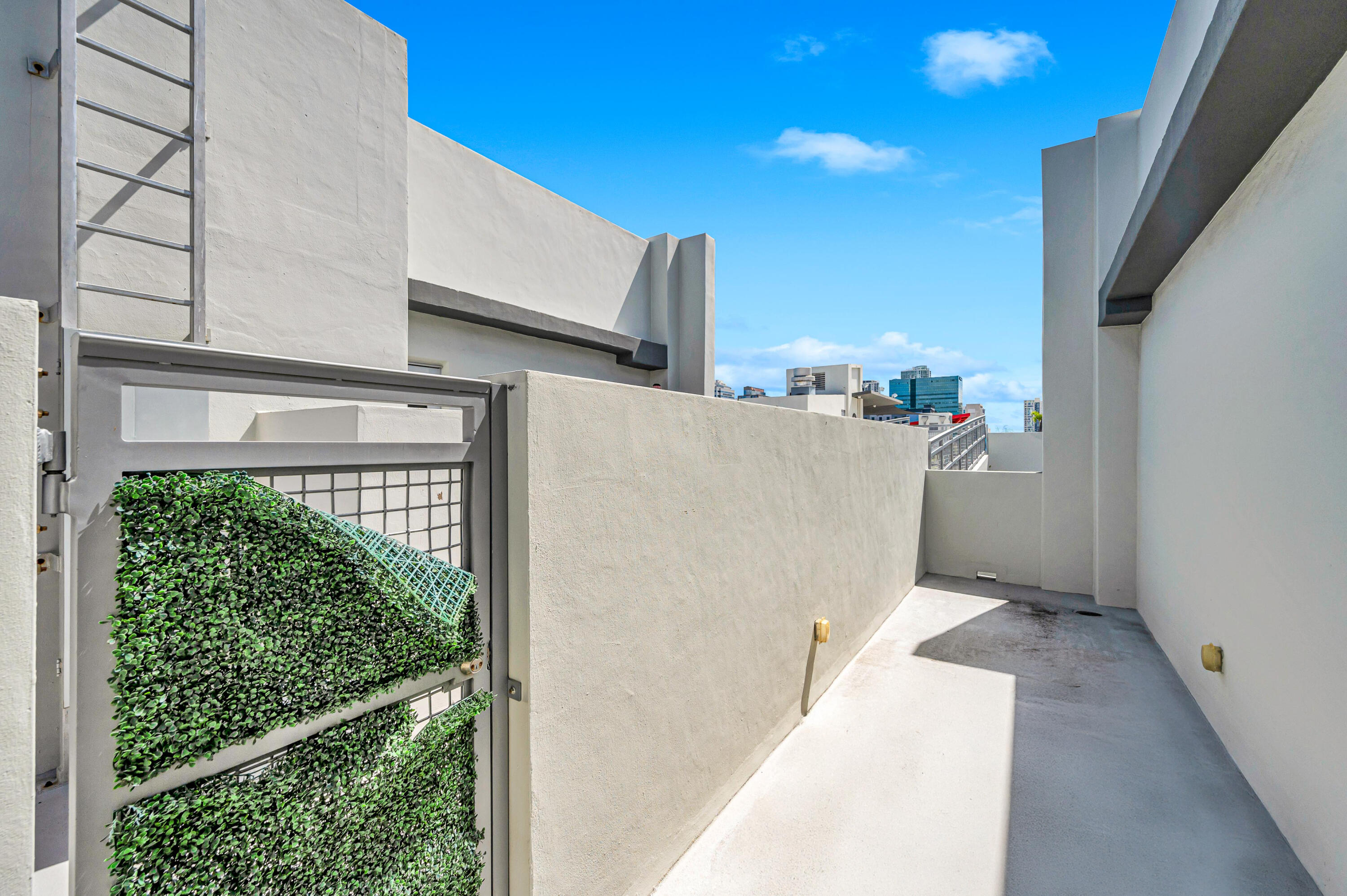 445 N Andrews #403 Fort Lauderdale, FL 33301