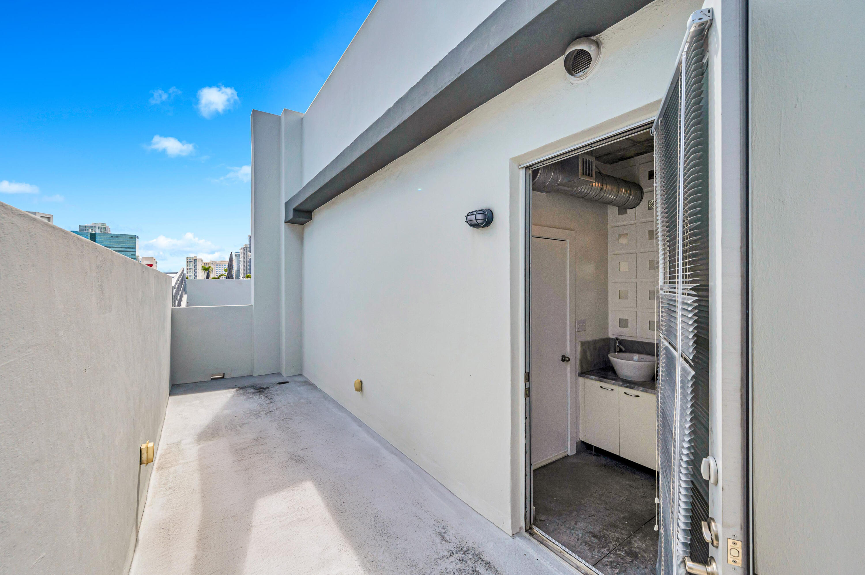 445 N Andrews #403 Fort Lauderdale, FL 33301