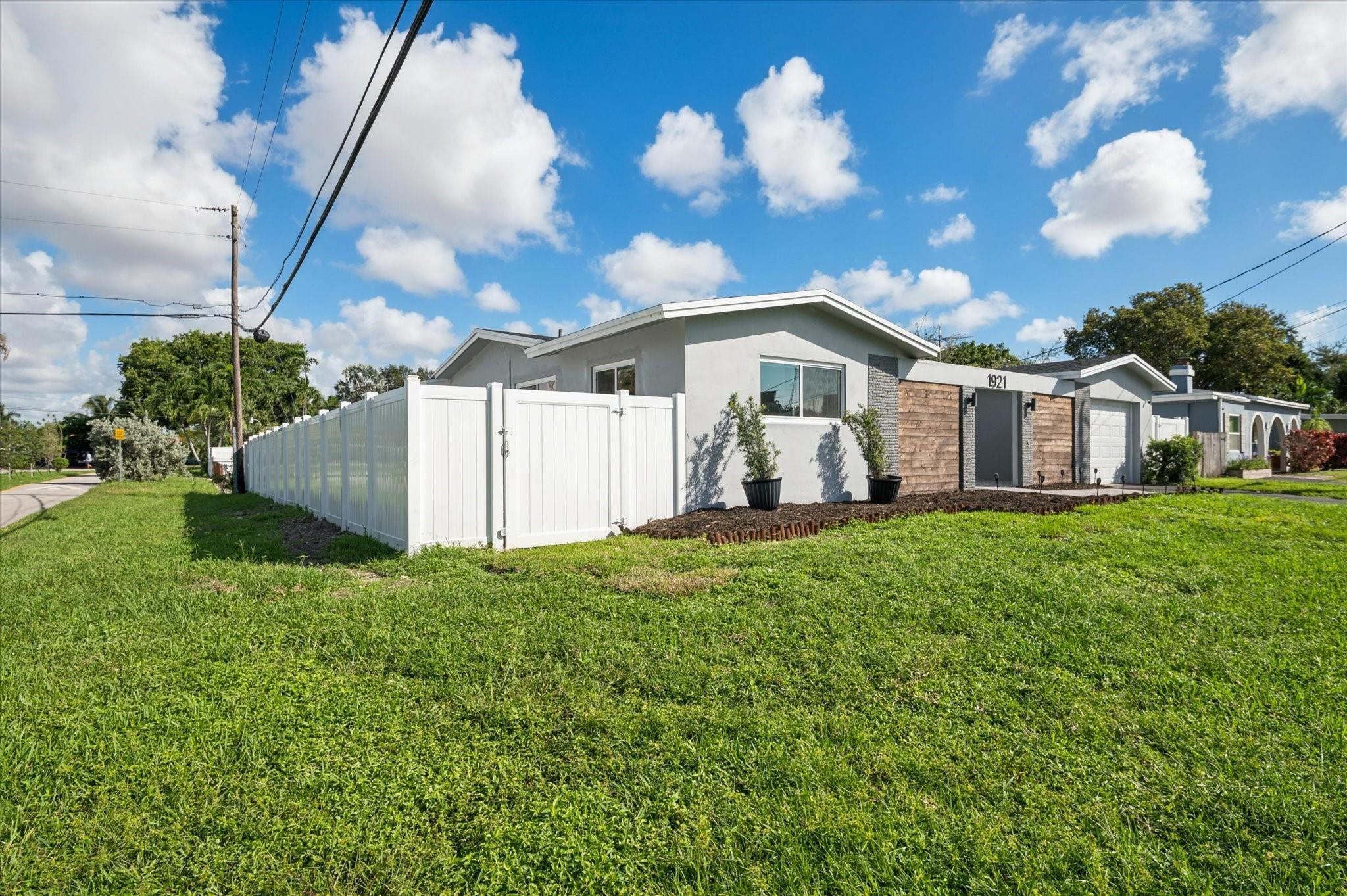 1921 NW 31st Oakland Park, FL 33309