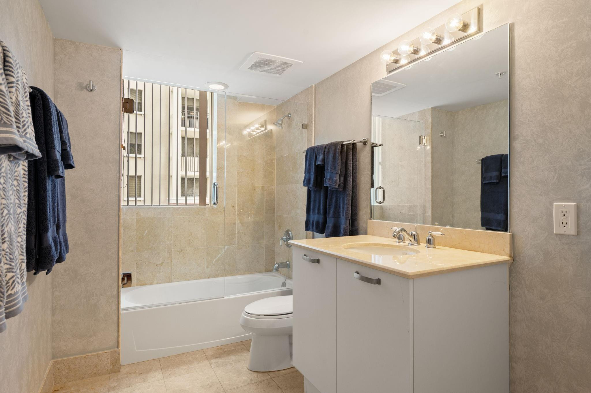 2001 N Ocean #605 Fort Lauderdale, FL 33305