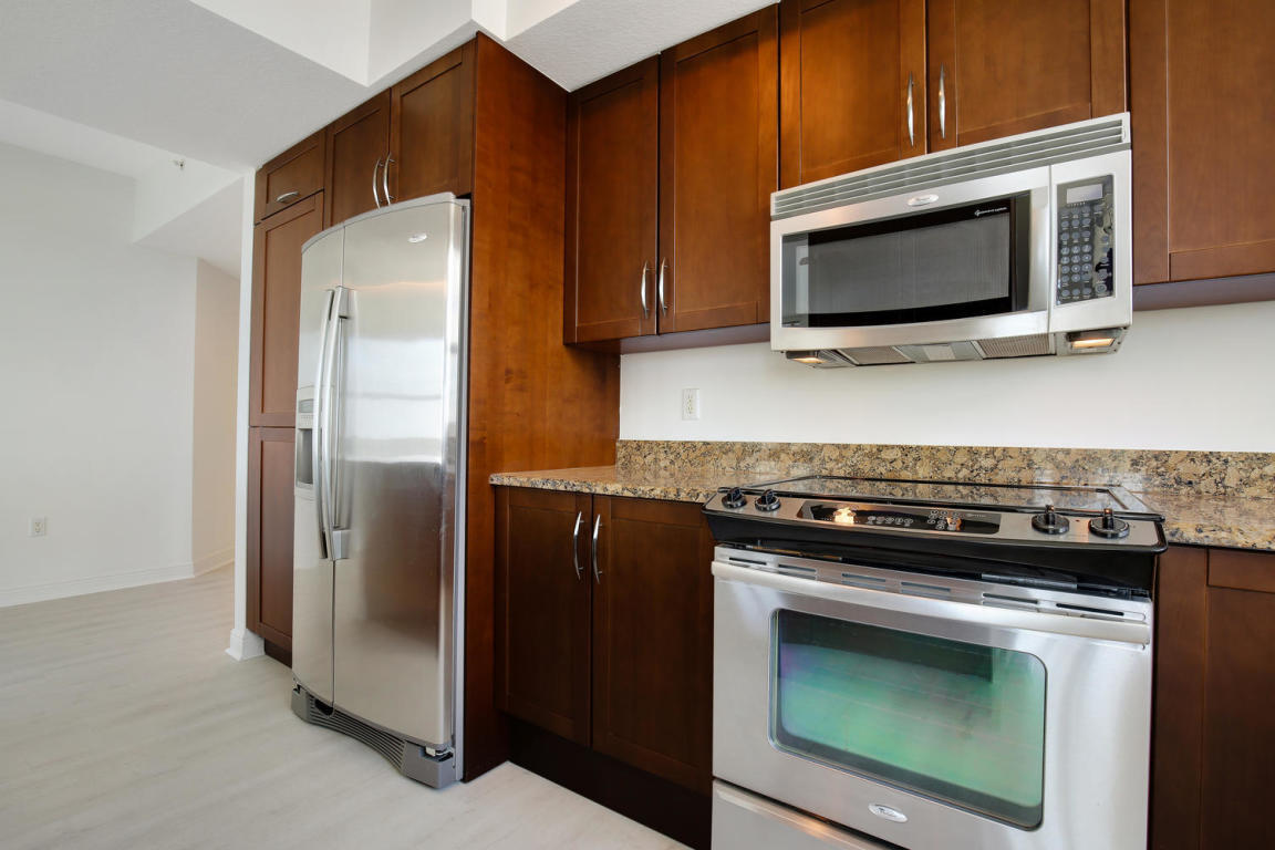 350 N Federal Highway #811