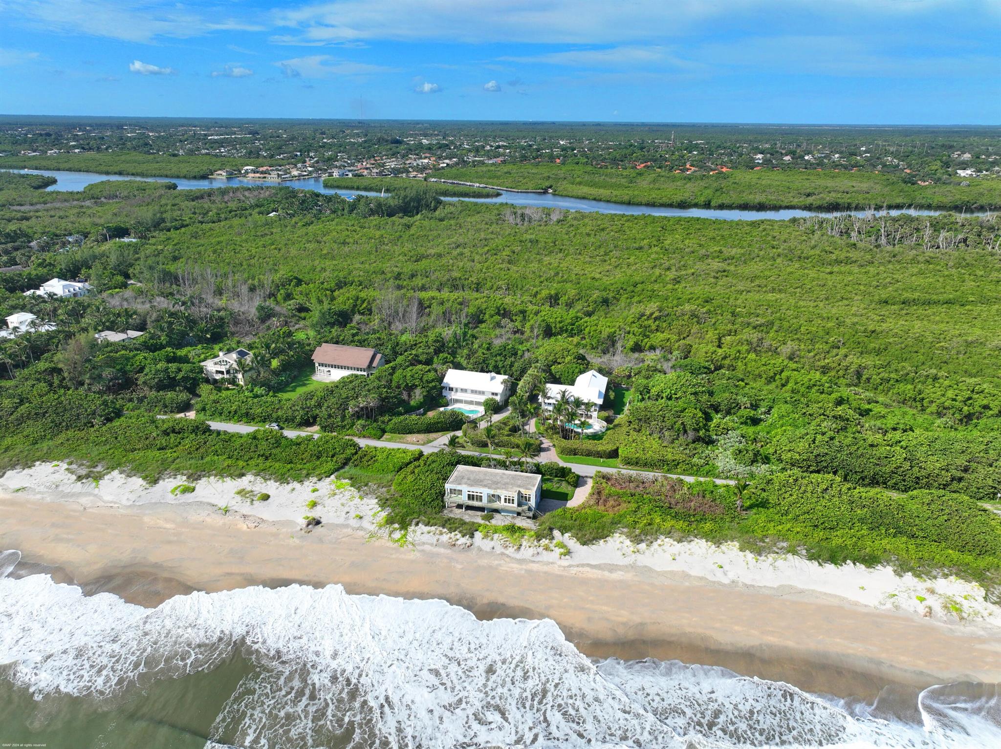 162 N Beach Rd Jupiter Island, FL 33455