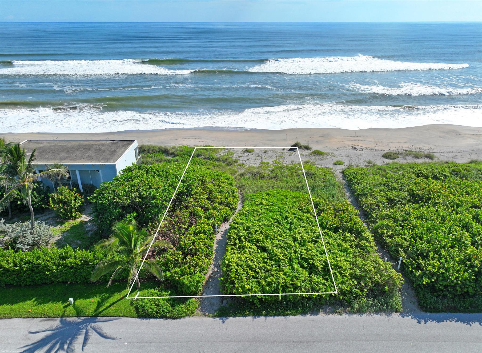 162 N Beach Rd Jupiter Island, FL 33455