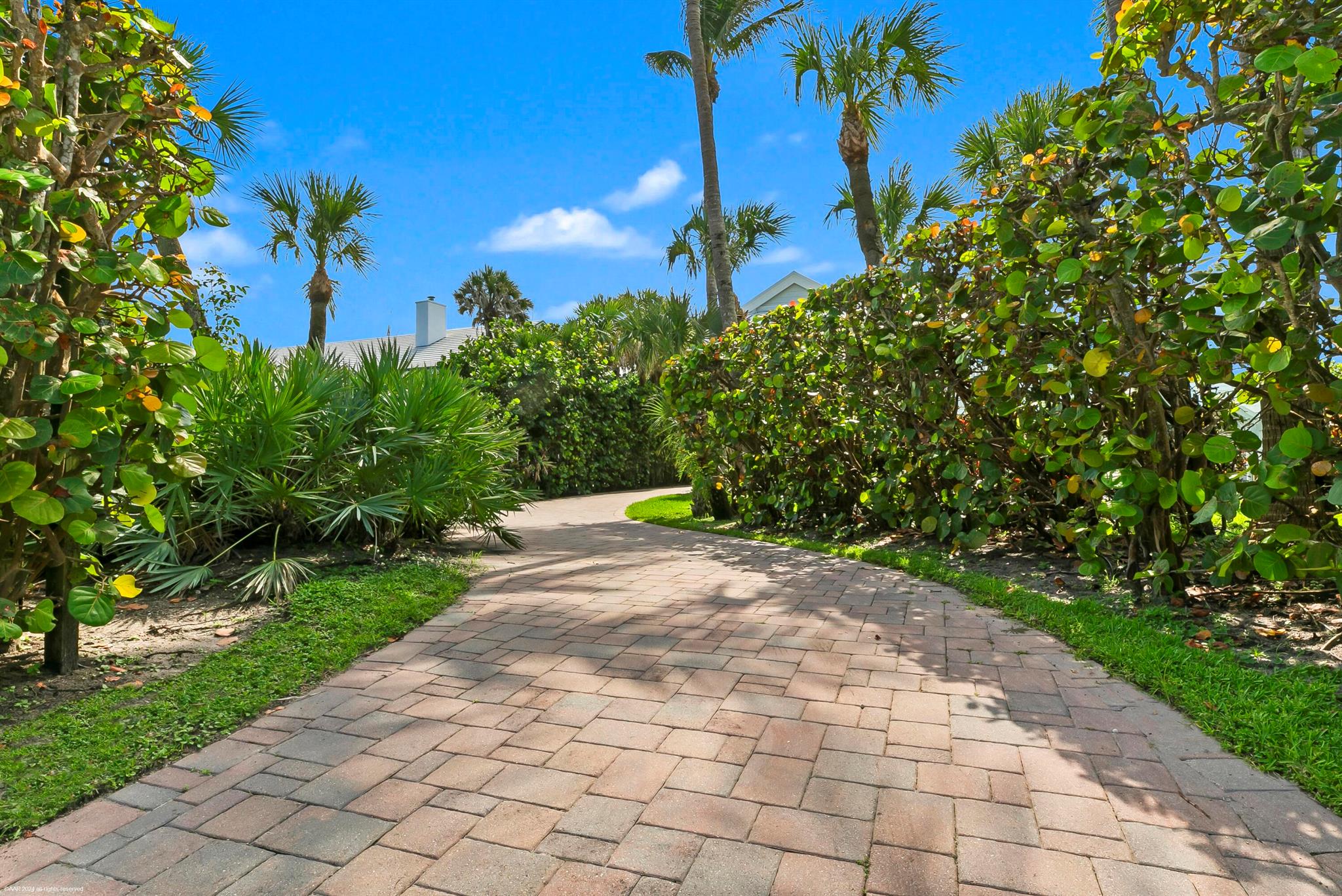 162 N Beach Rd Jupiter Island, FL 33455