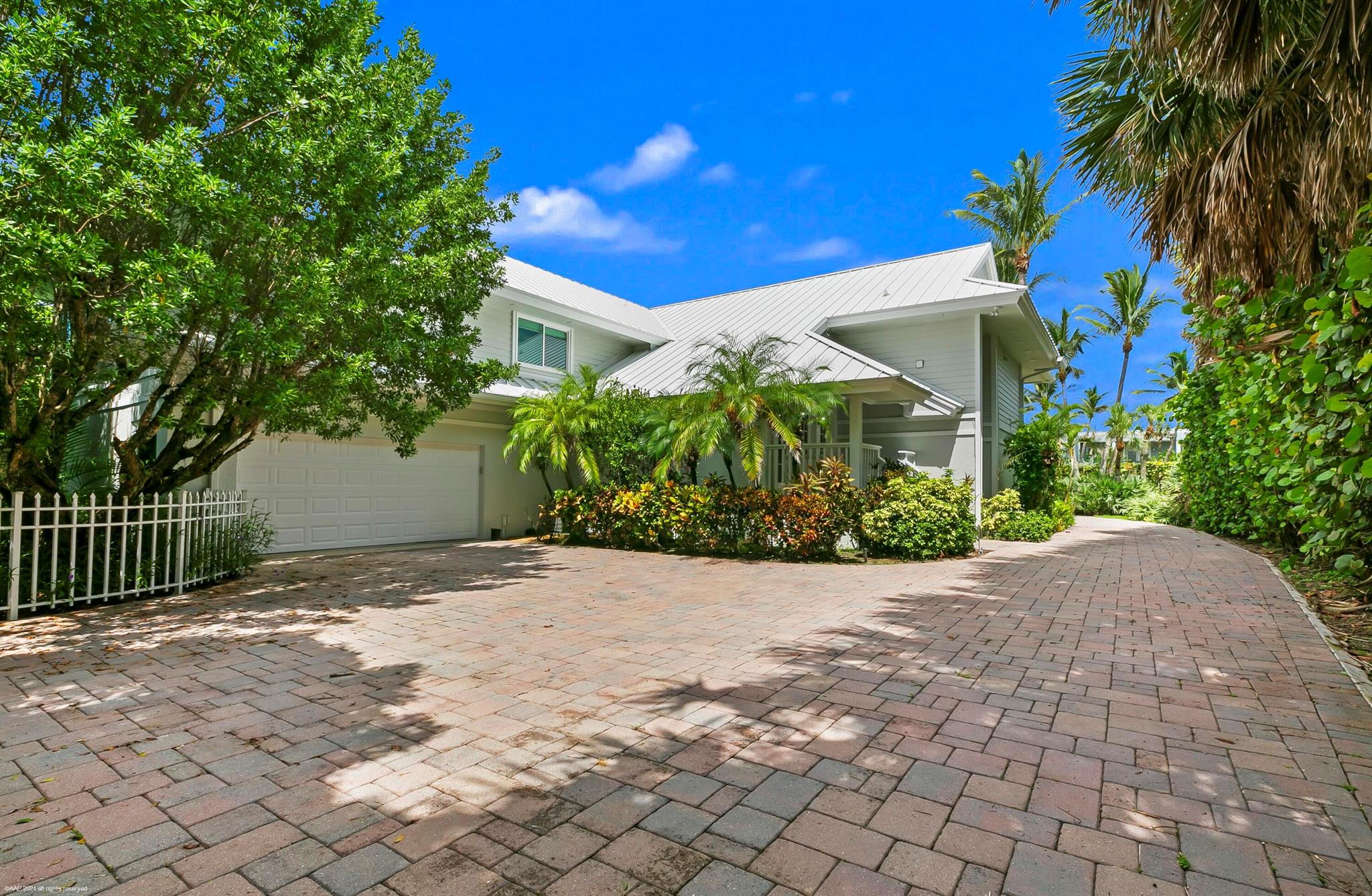 162 N Beach Rd Jupiter Island, FL 33455