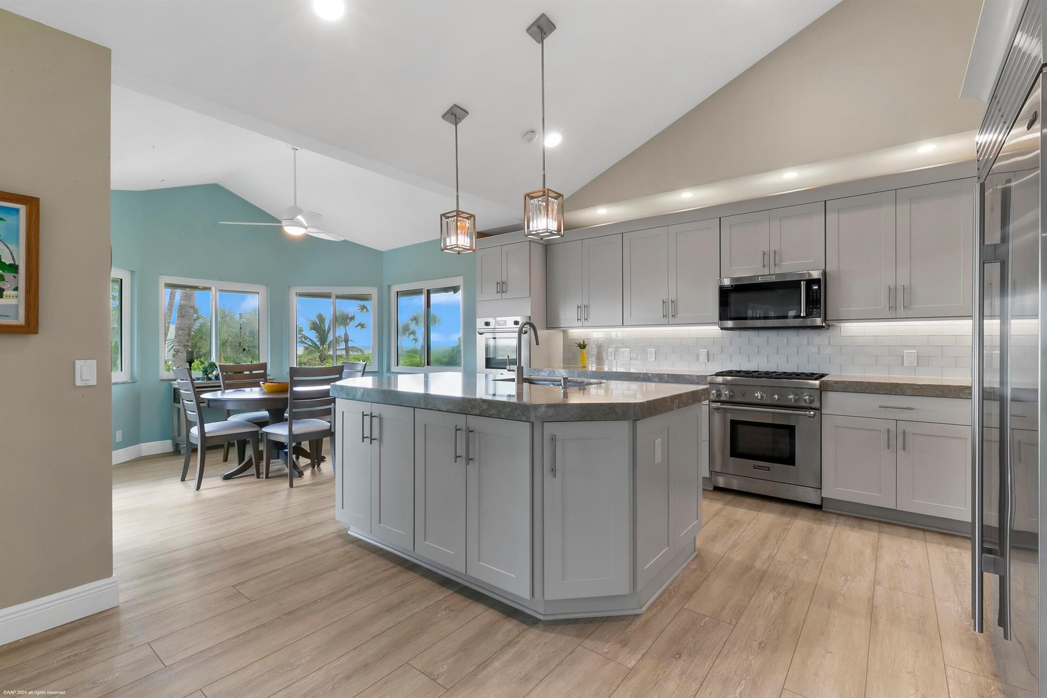 162 N Beach Rd Jupiter Island, FL 33455