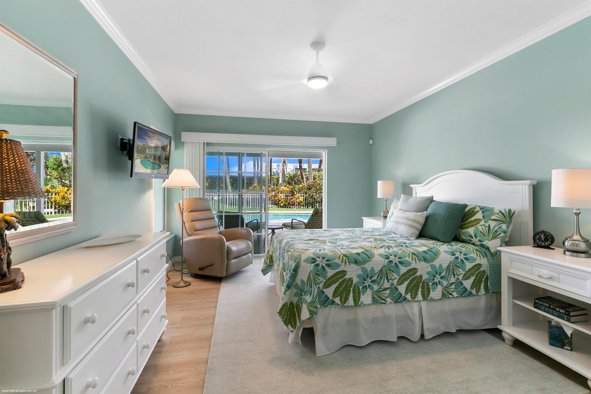 162 N Beach Rd Jupiter Island, FL 33455