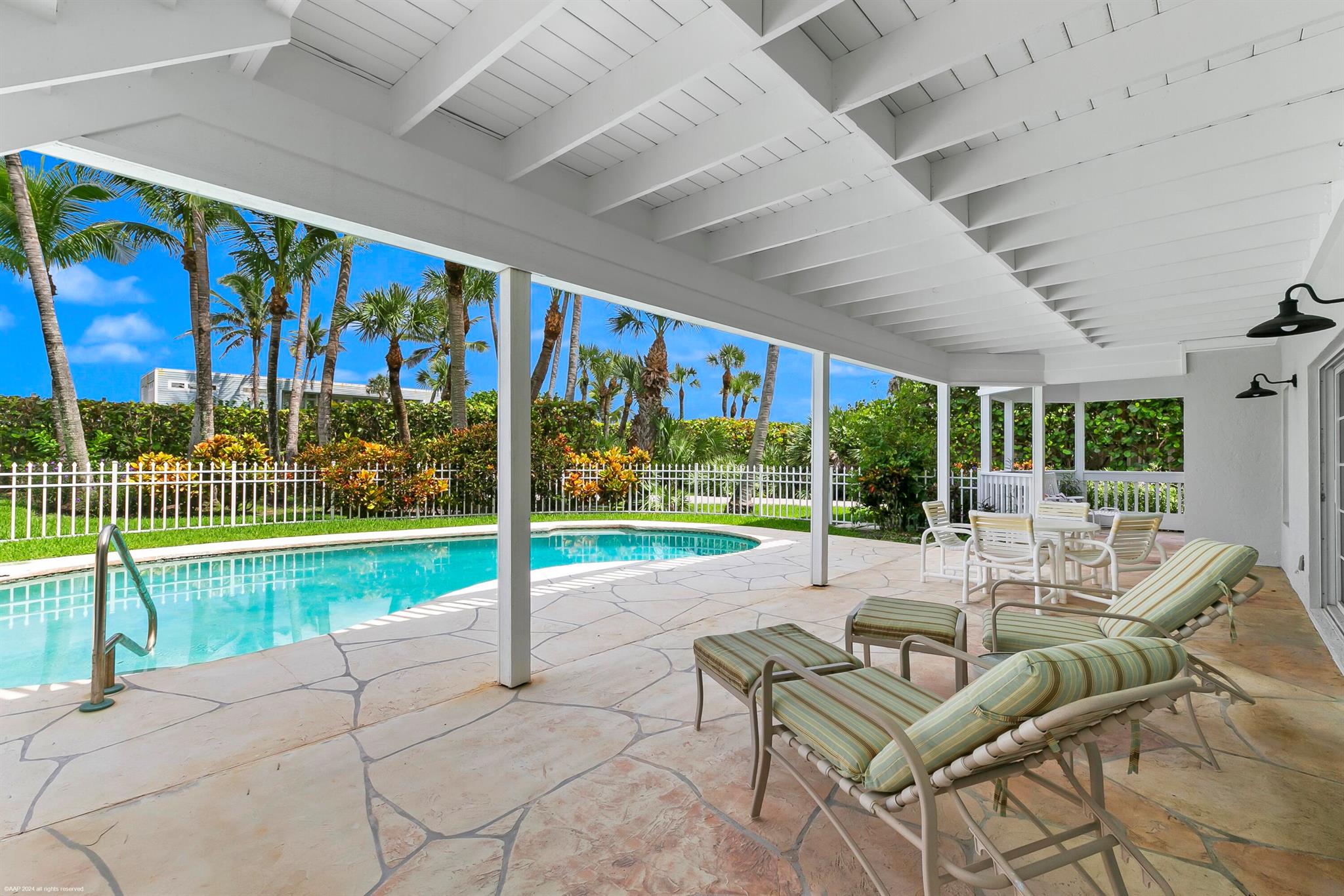 162 N Beach Rd Jupiter Island, FL 33455