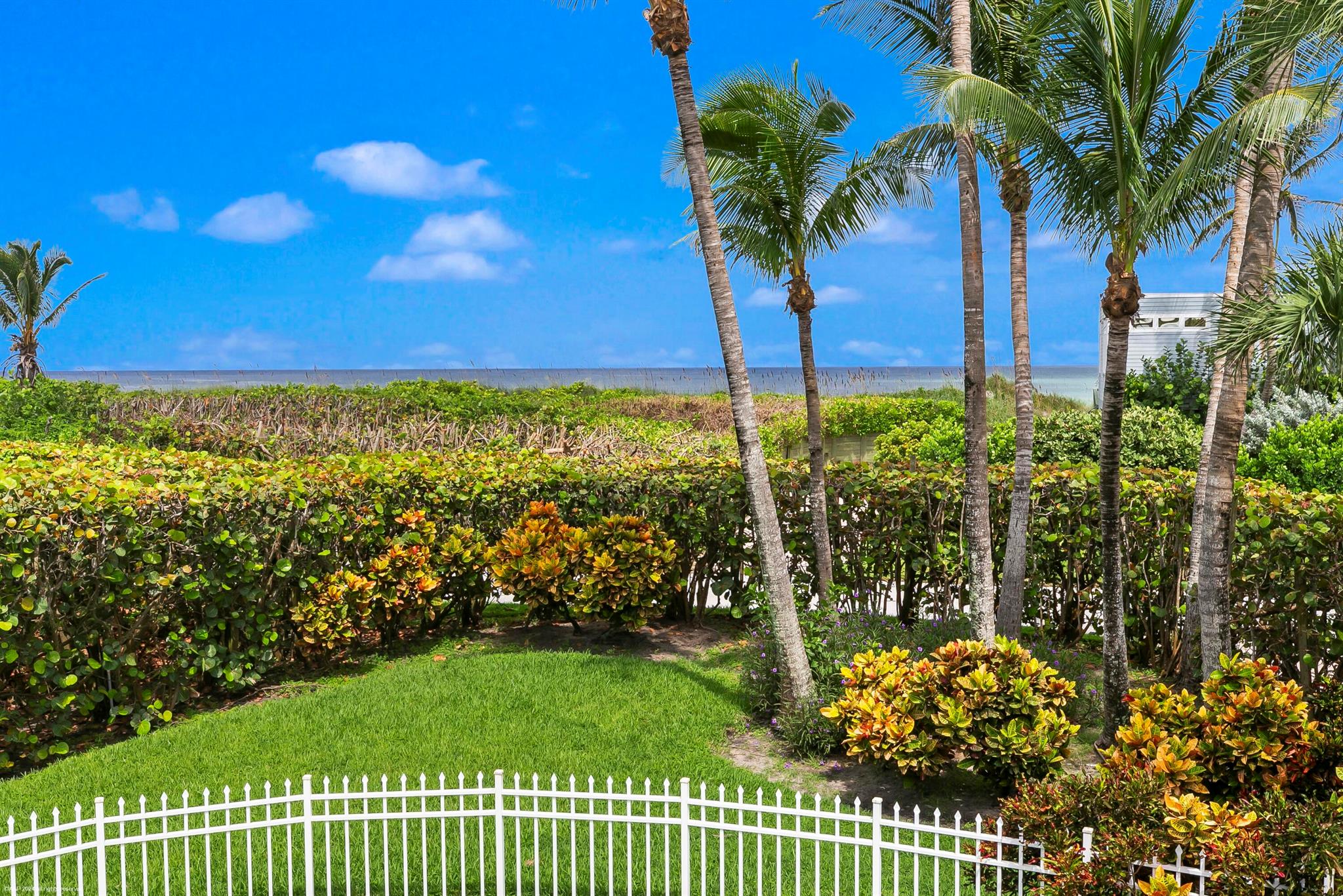 162 N Beach Rd Jupiter Island, FL 33455