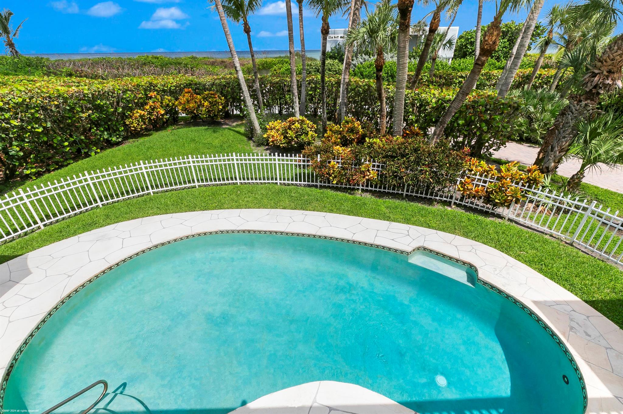 162 N Beach Rd Jupiter Island, FL 33455