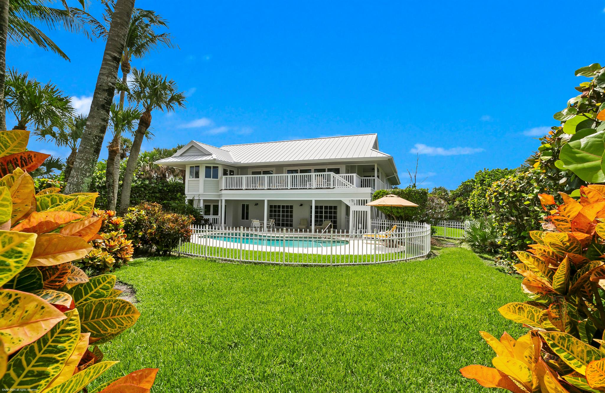 162 N Beach Rd Jupiter Island, FL 33455