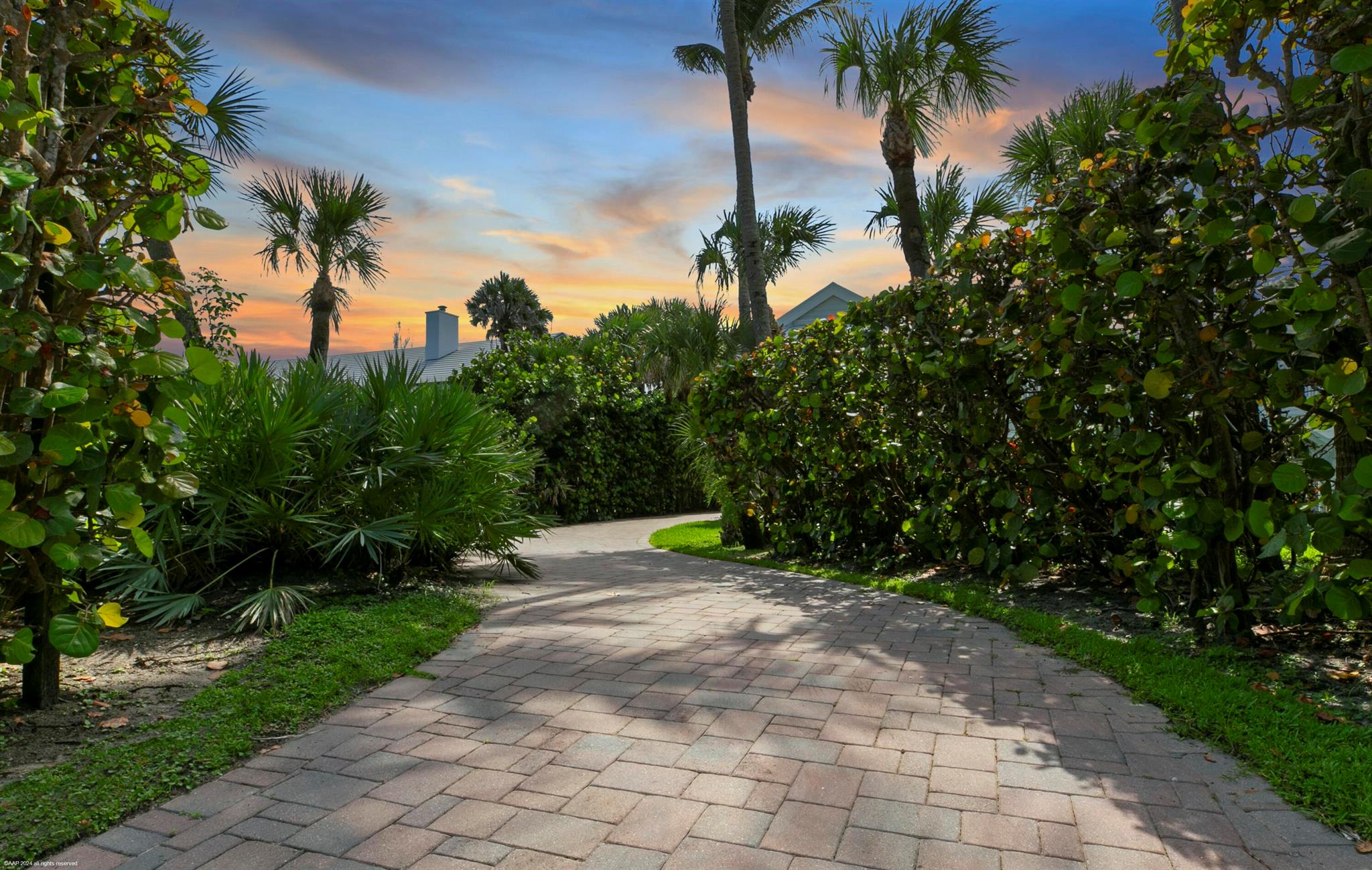 162 N Beach Rd Jupiter Island, FL 33455