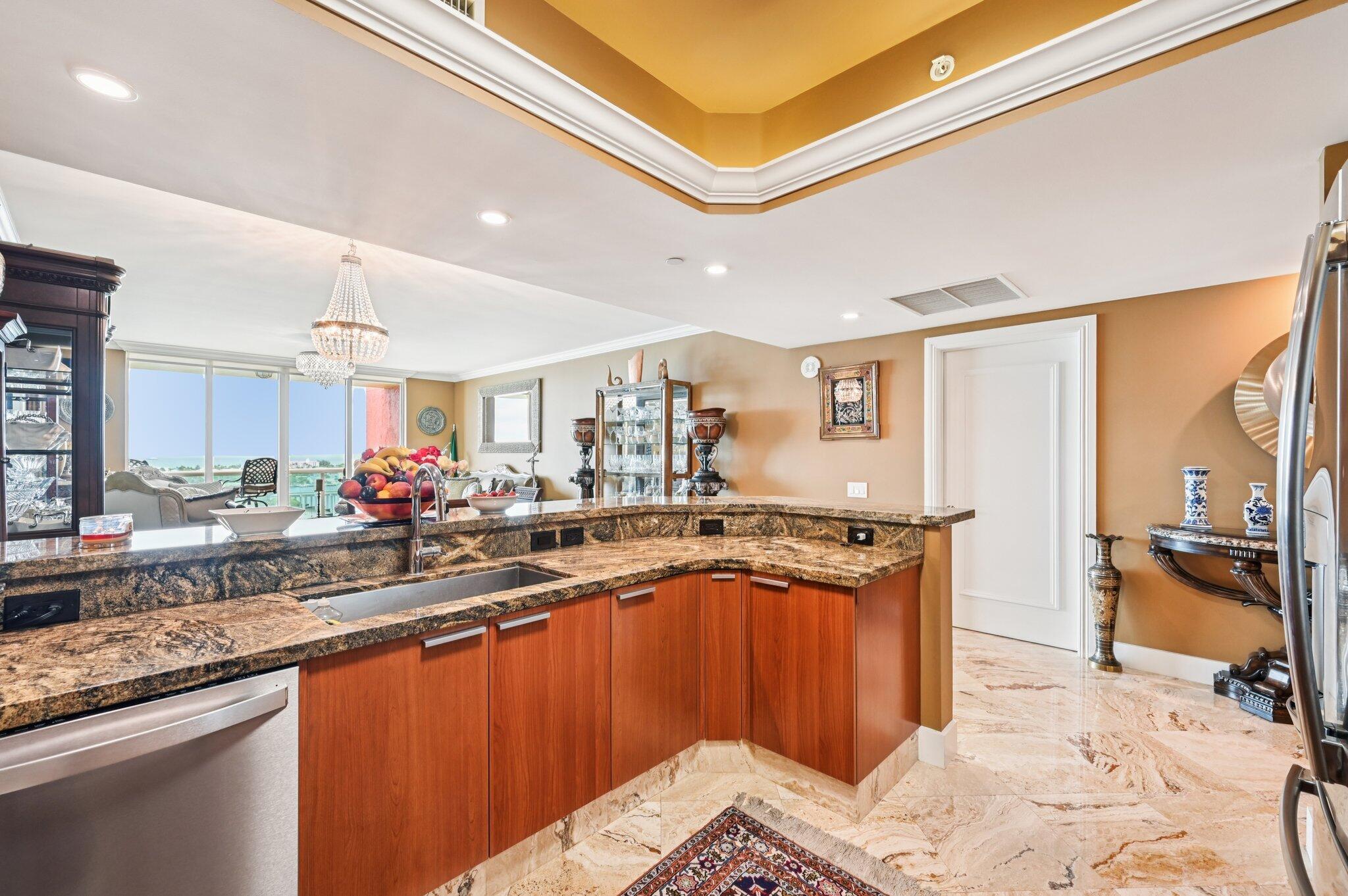 2640 Lake Shr Dr #1510 Riviera Beach, FL 33404