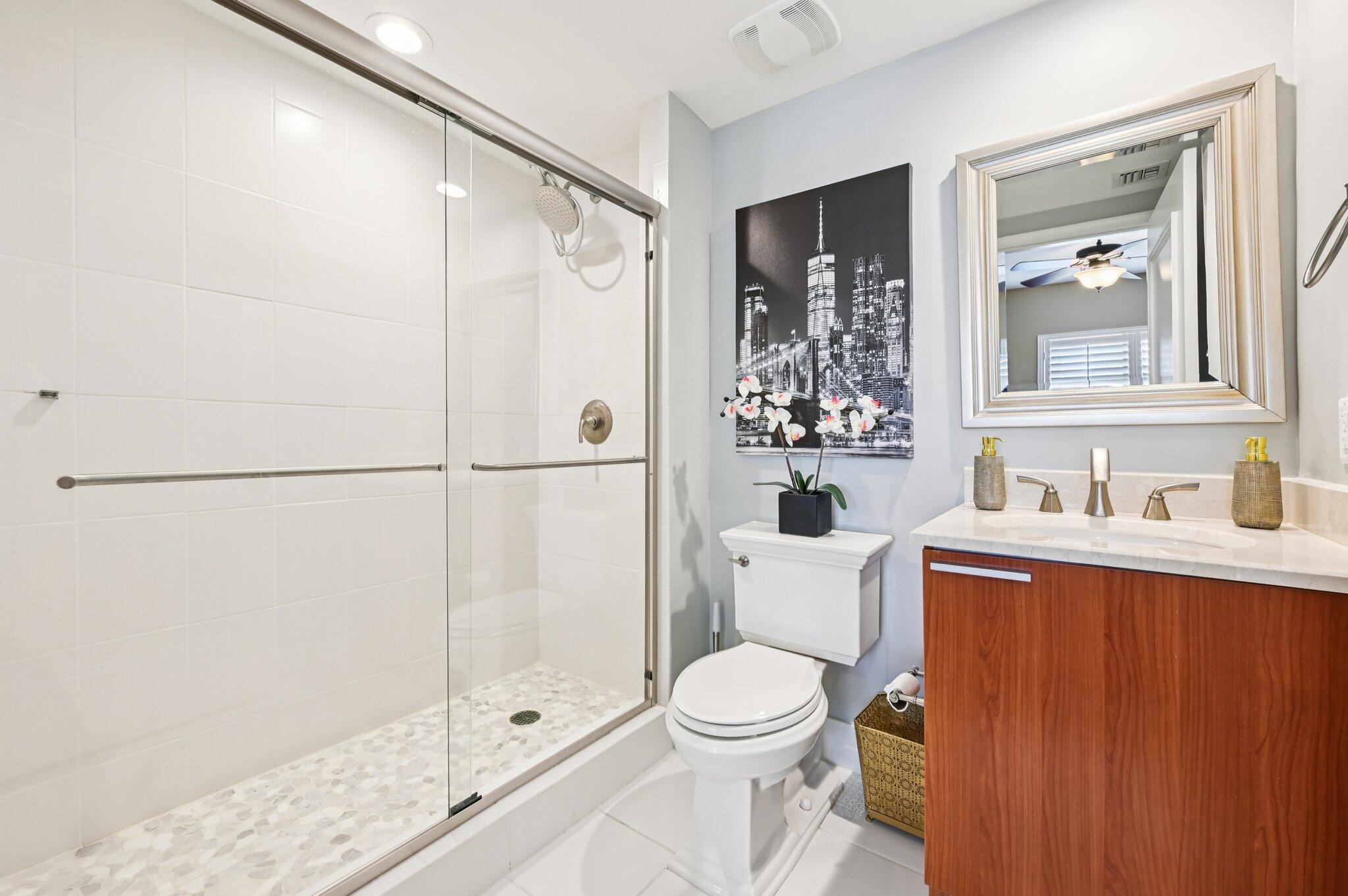 2640 Lake Shr Dr #1510 Riviera Beach, FL 33404