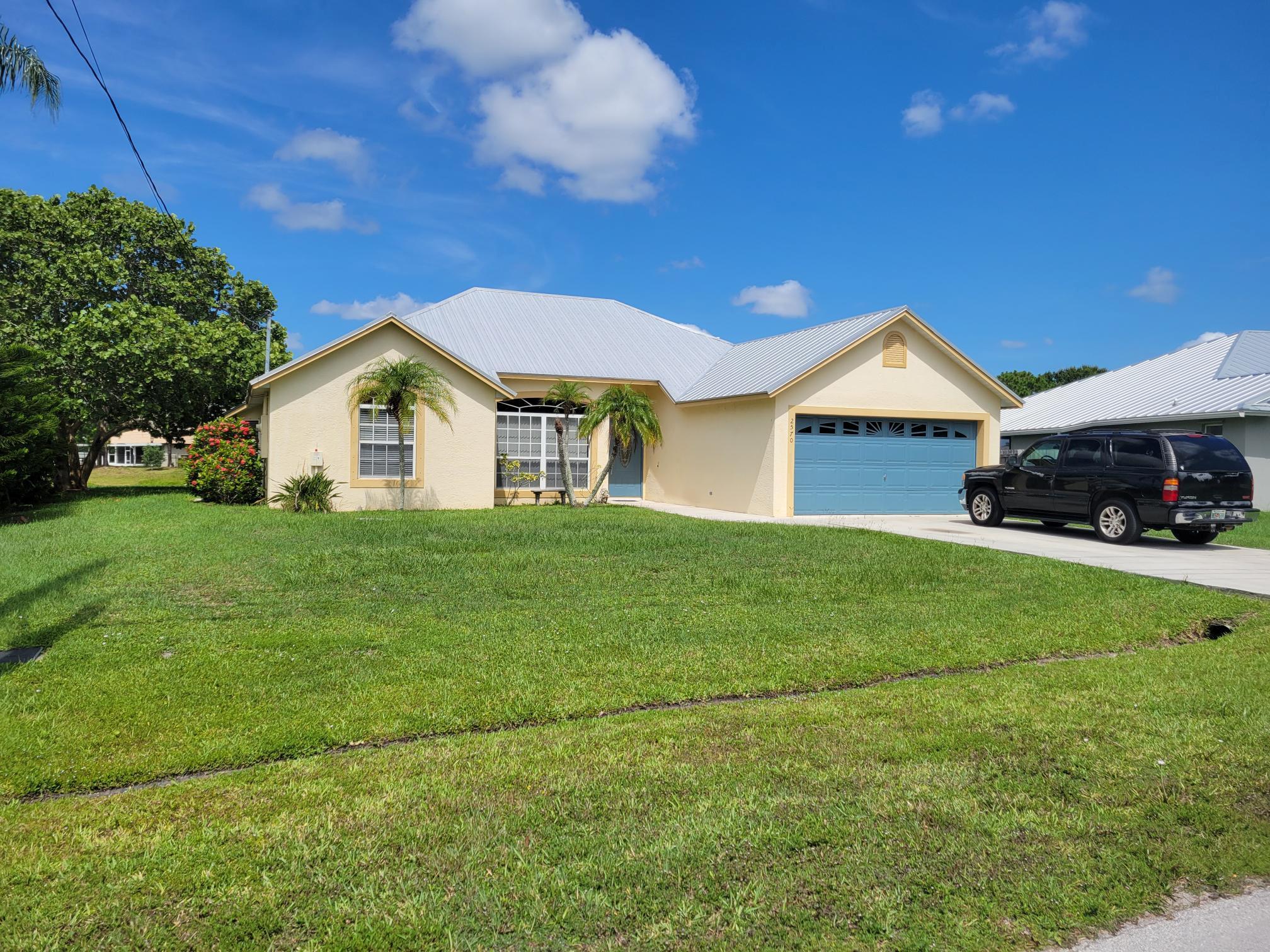 2570 SE West Blackwell Dr