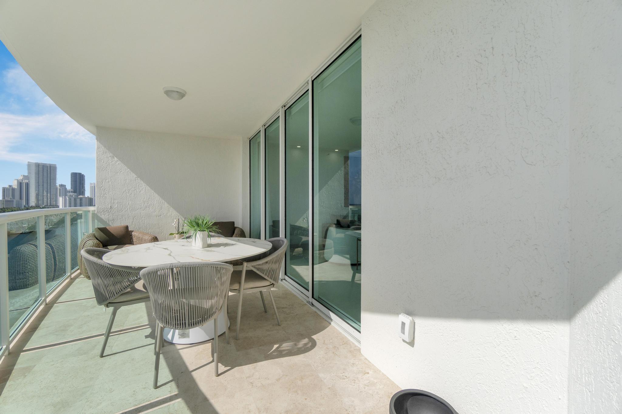 image Hamptons South Condo24