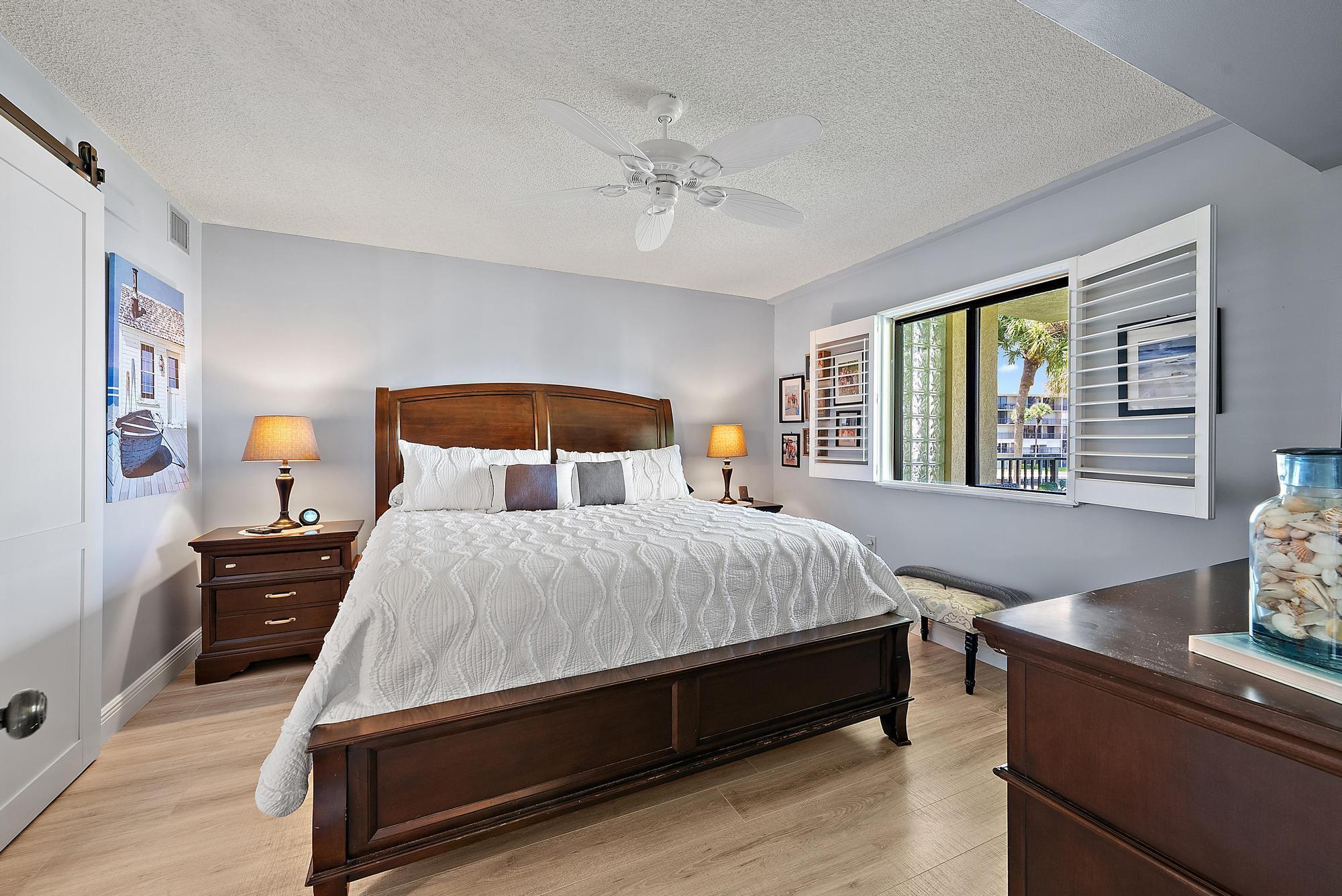 1201 Seafarer Cir #205 Jupiter, FL 33477